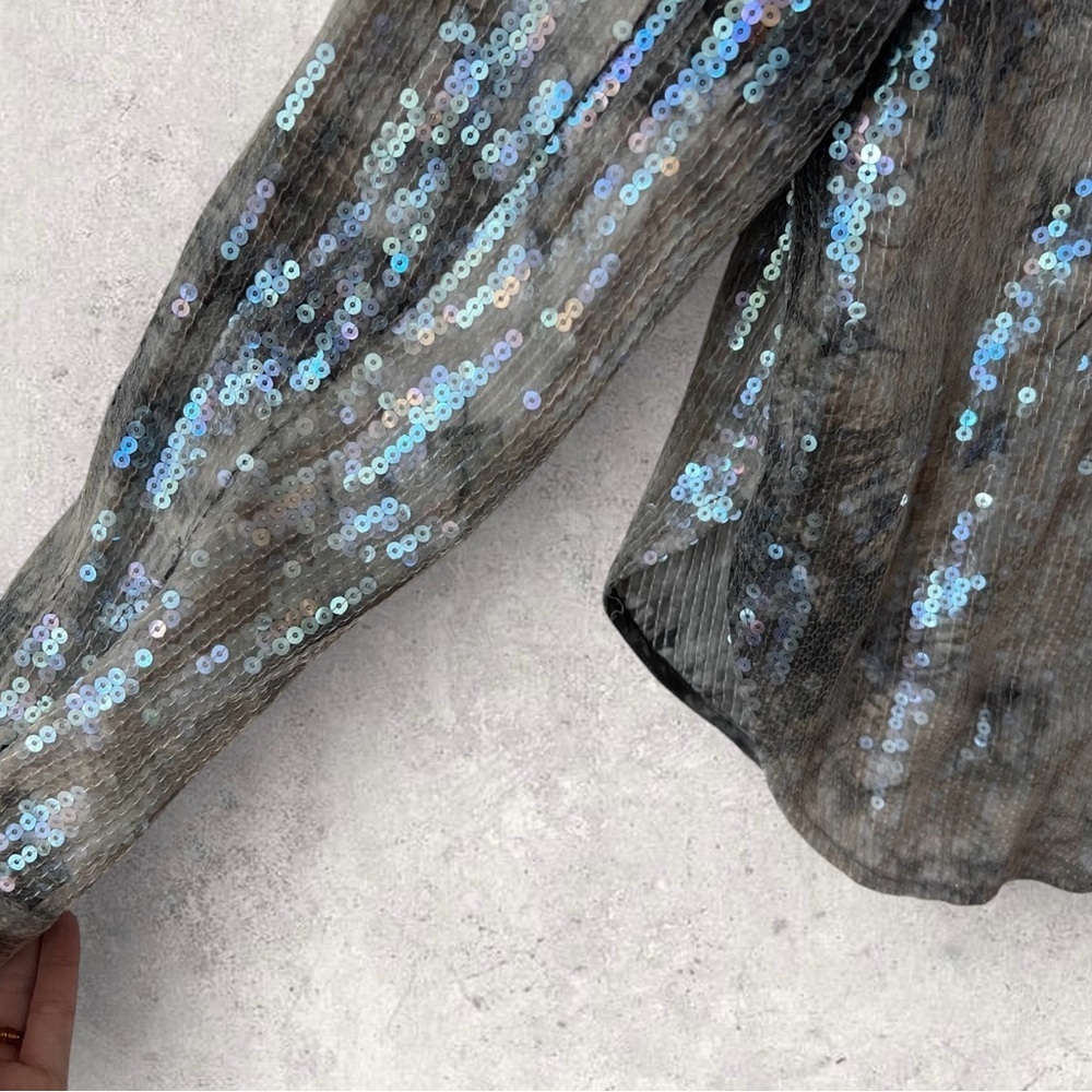 Anthropologie Pilcro Shrunken Sequin Long Sleeve Button Up Gray Top Size M - Picture 14 of 16